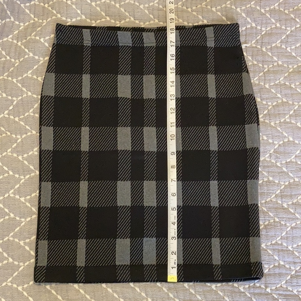 Le Chateau stretchy pencil skirt - Picture 9 of 9
